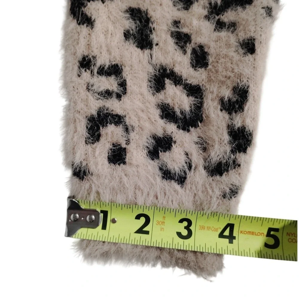 Mi Ami Leopard‎ Print Fuzzy Soft Sweater Size M